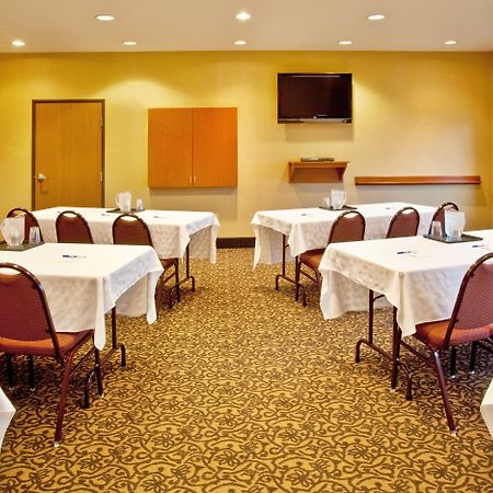 Holiday Inn Express Hotel & Suites Sheldon By Ihg Екстериор снимка