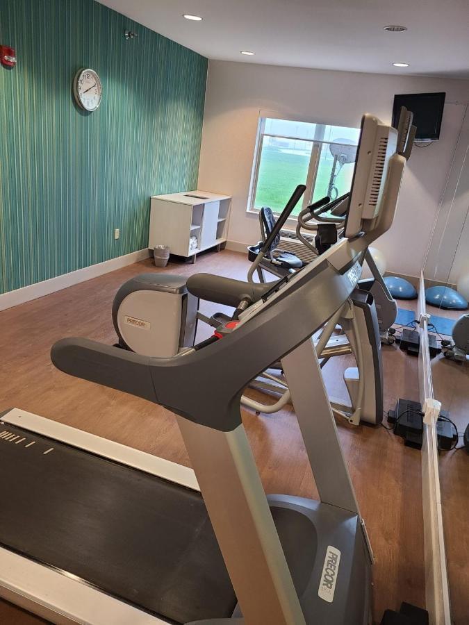 Holiday Inn Express Hotel & Suites Sheldon By Ihg Екстериор снимка