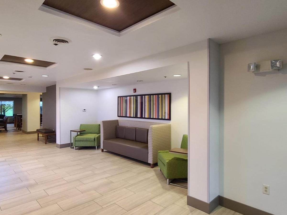 Holiday Inn Express Hotel & Suites Sheldon By Ihg Екстериор снимка