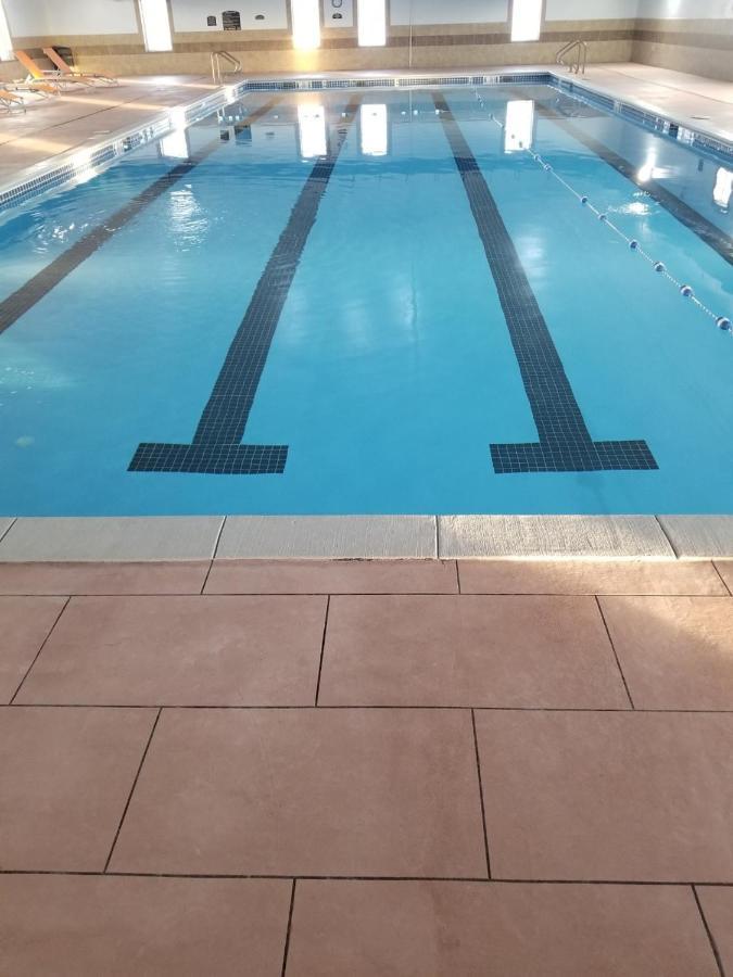 Holiday Inn Express Hotel & Suites Sheldon By Ihg Екстериор снимка