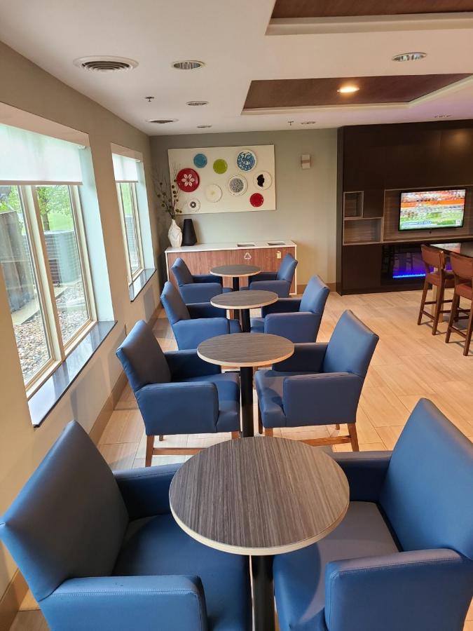 Holiday Inn Express Hotel & Suites Sheldon By Ihg Екстериор снимка