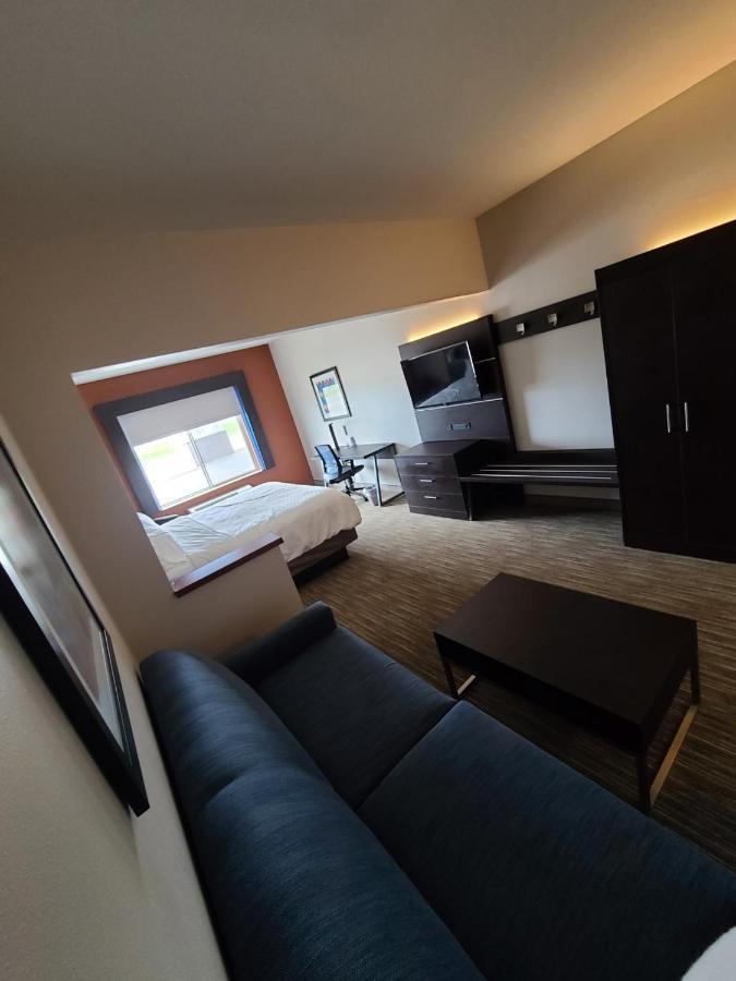 Holiday Inn Express Hotel & Suites Sheldon By Ihg Екстериор снимка