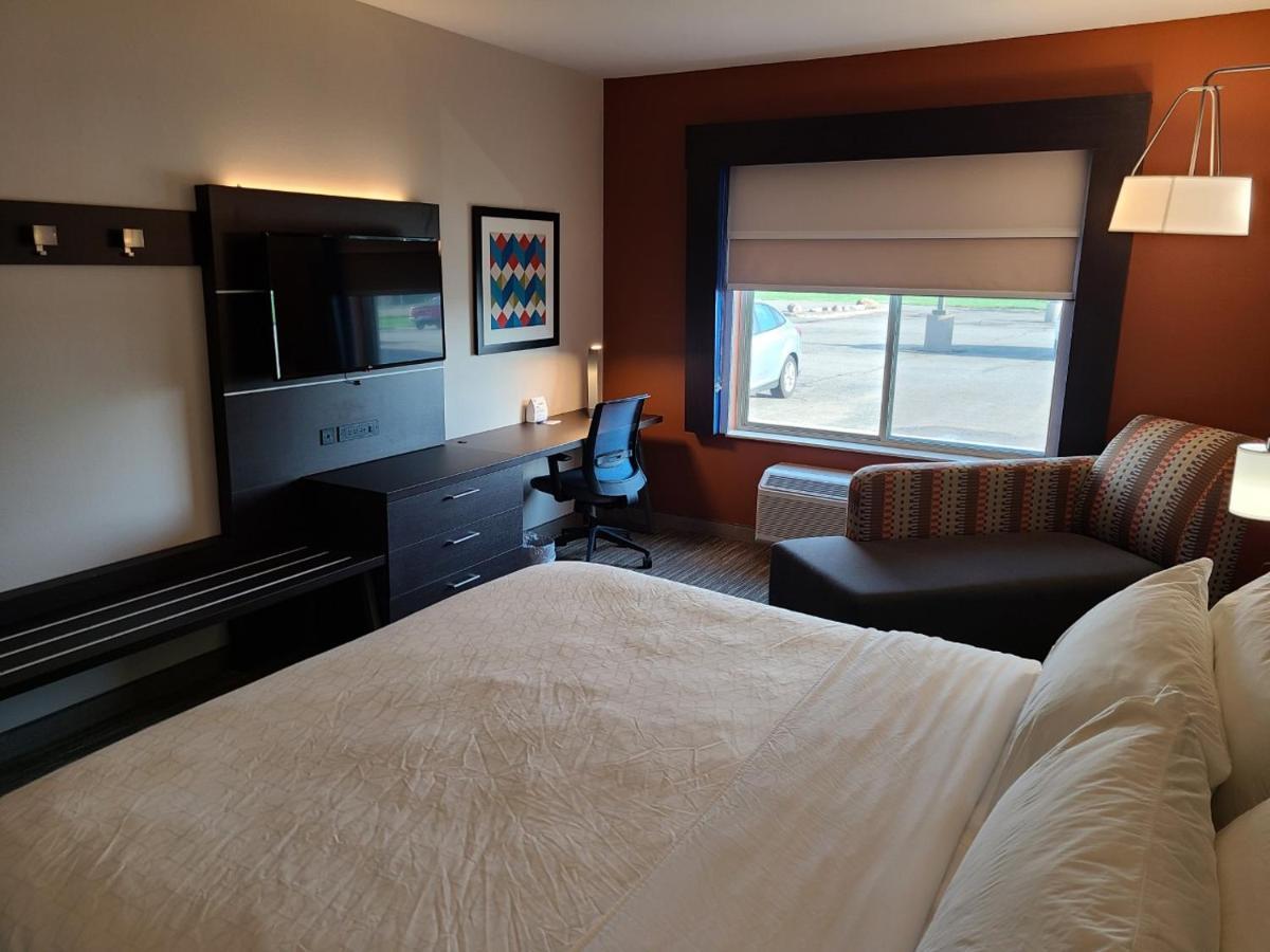 Holiday Inn Express Hotel & Suites Sheldon By Ihg Екстериор снимка
