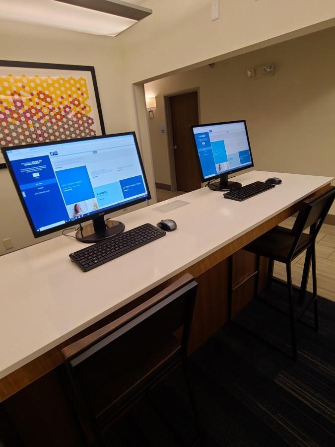 Holiday Inn Express Hotel & Suites Sheldon By Ihg Екстериор снимка