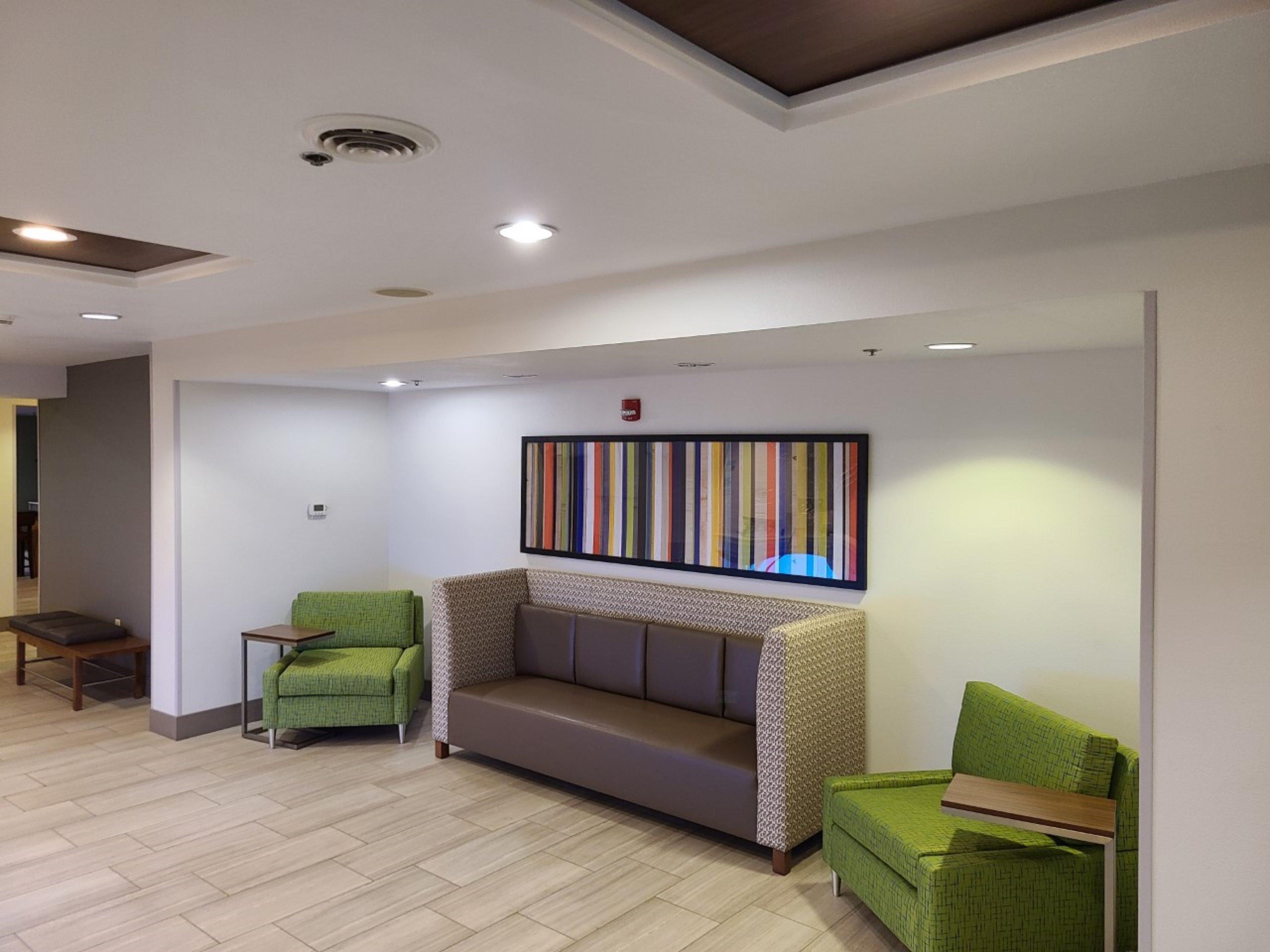 Holiday Inn Express Hotel & Suites Sheldon By Ihg Екстериор снимка