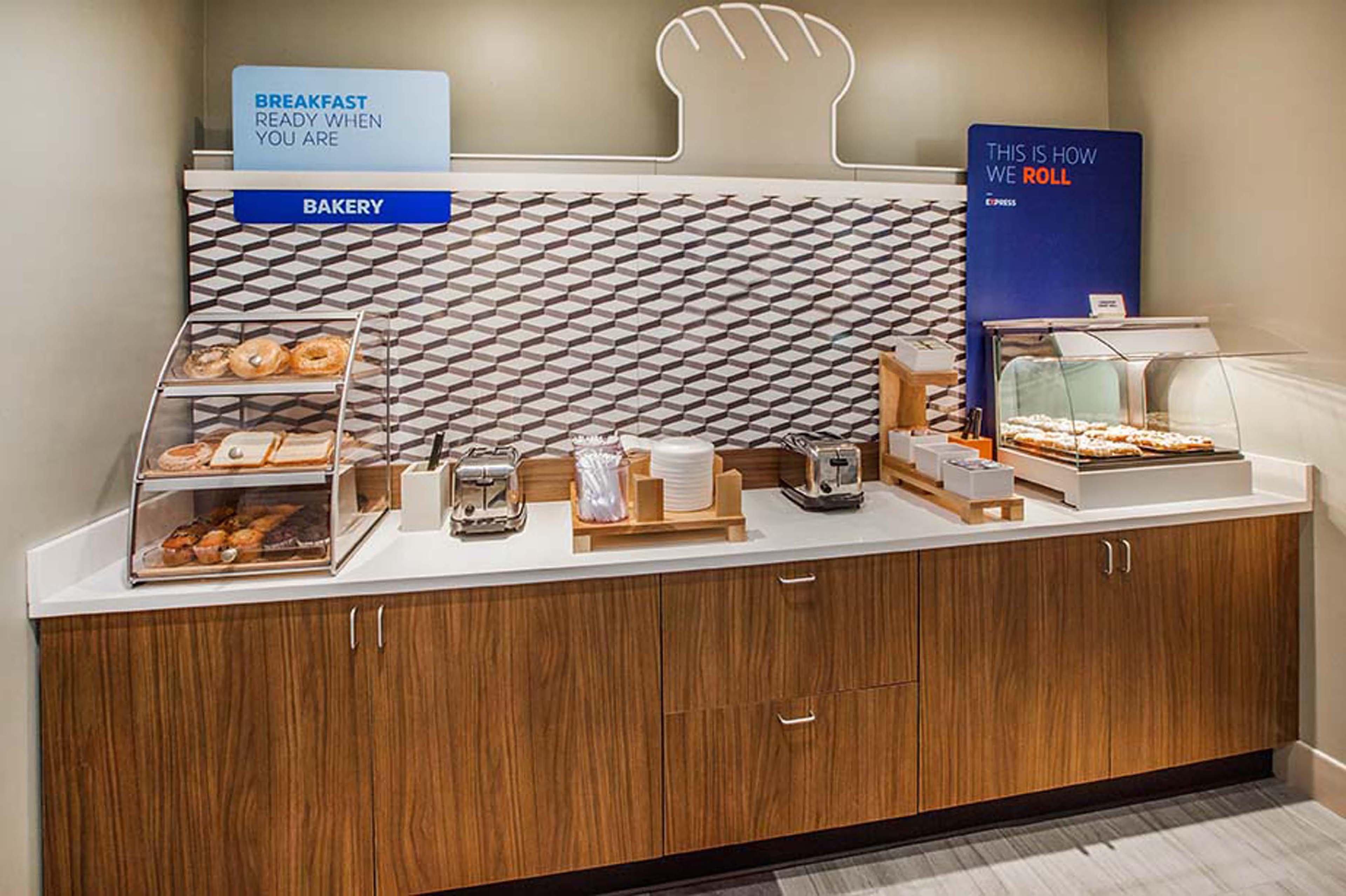 Holiday Inn Express Hotel & Suites Sheldon By Ihg Екстериор снимка